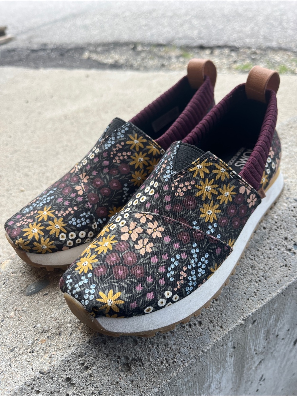 Toms Floral Slip-On Sneakers New Never Worn